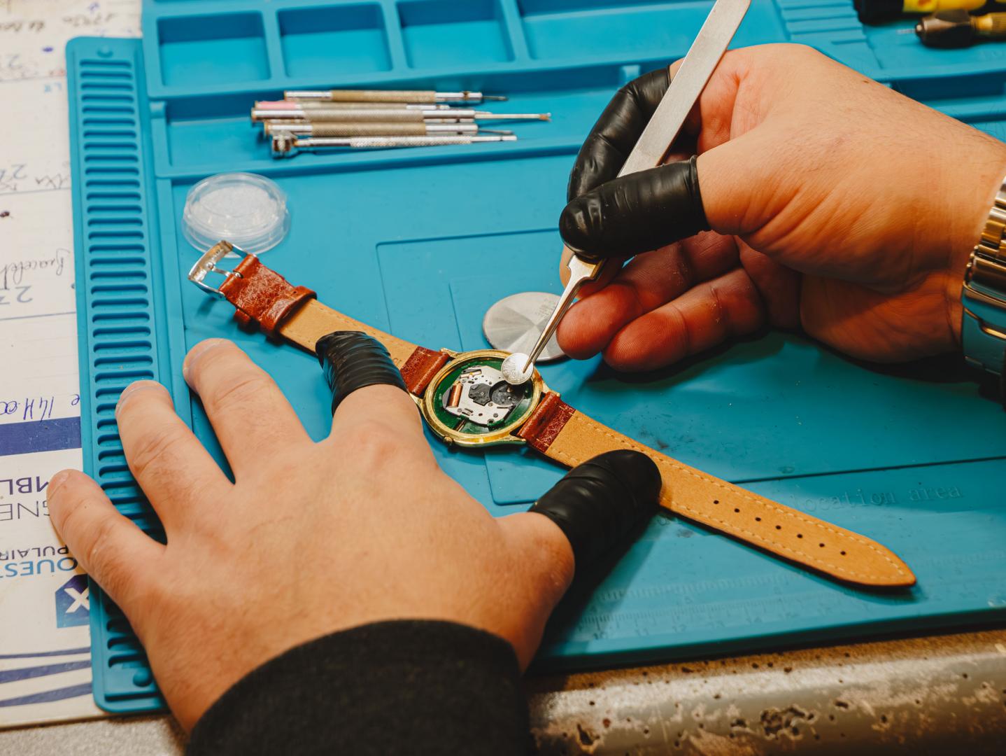 Watch repairer in Brest